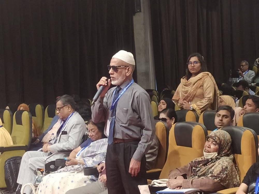 VIPS President Md. Mosherraf Hossain Majumder is delivering a speech at the ICEVI World Conference.